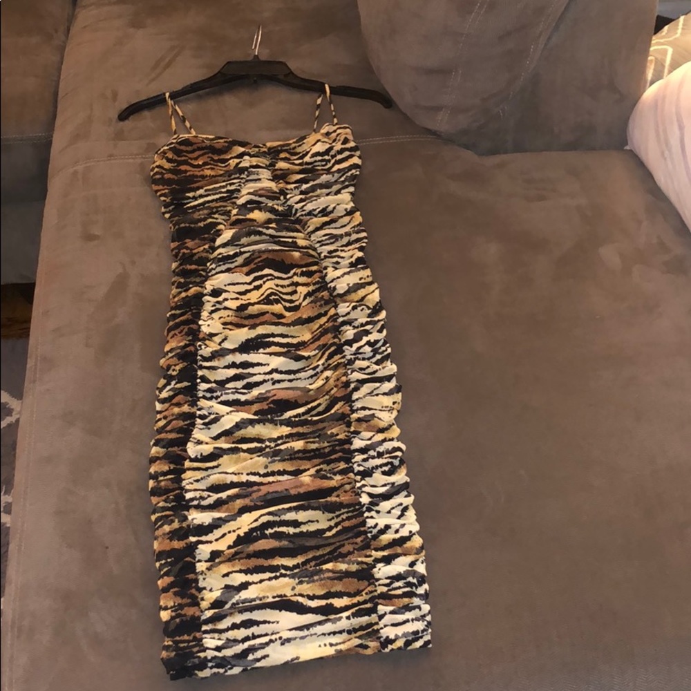 Women’s stretch to fit tiger print dress.